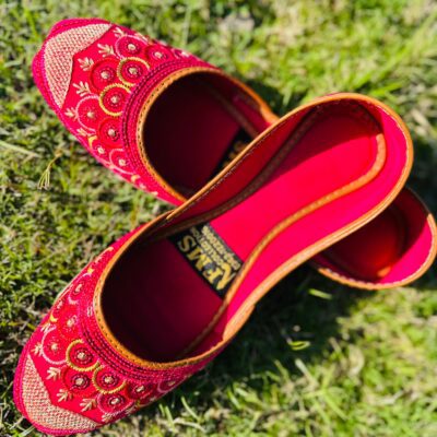 Vibrant Fuchsia Embroidered Khussa