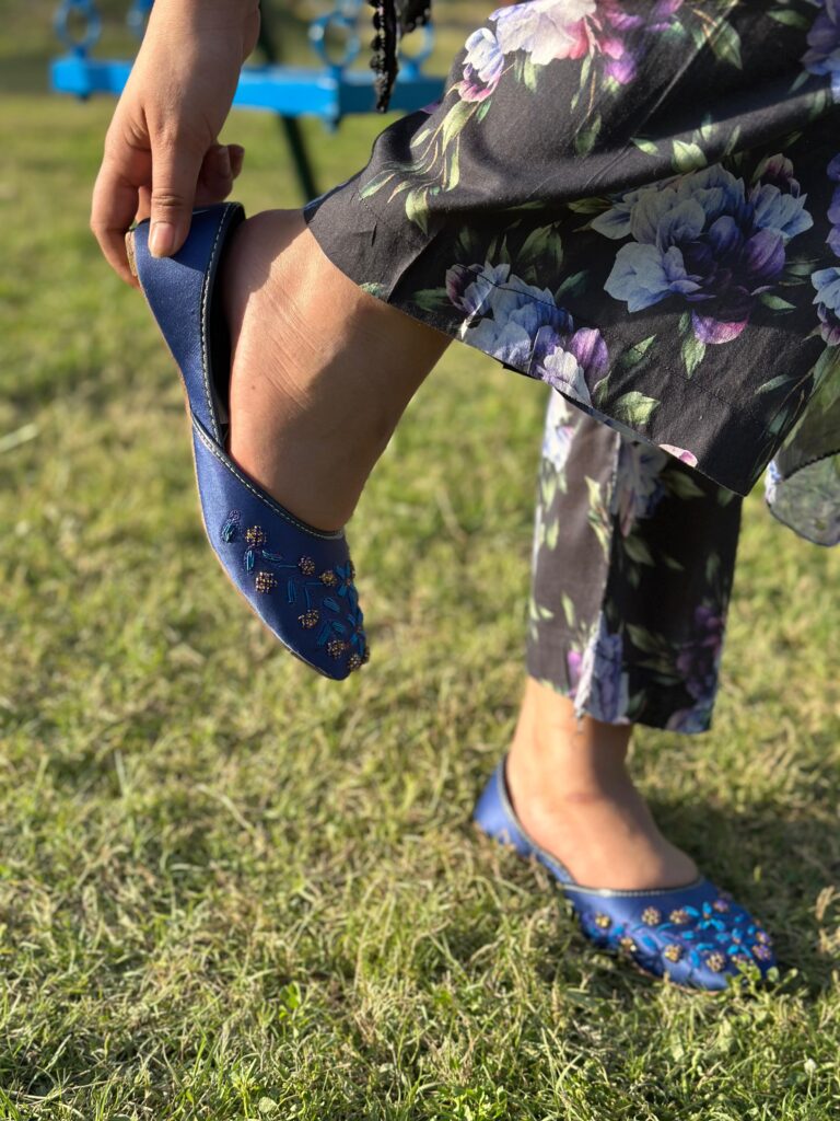 Midnight Blue Floral Embroidered Khussa photo review